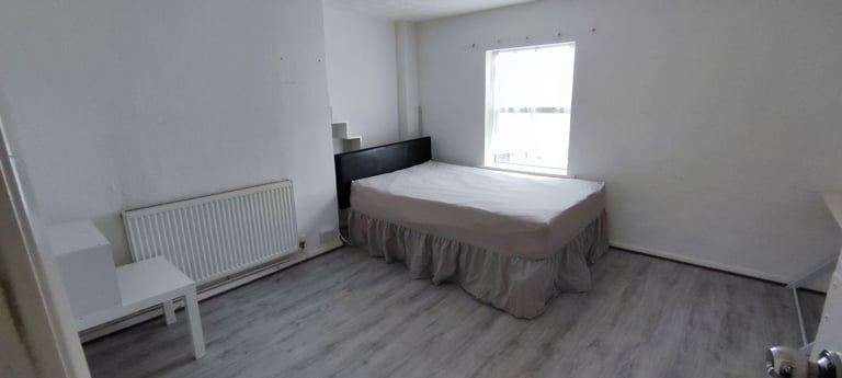large room inside luton town centre 