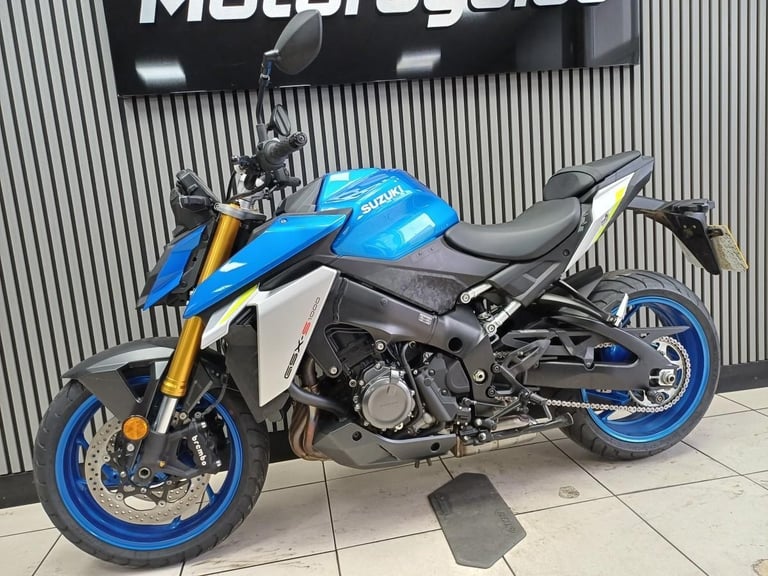 Suzuki GSXS1000   22 plate  only 6615 miles  full service history  delivery p...