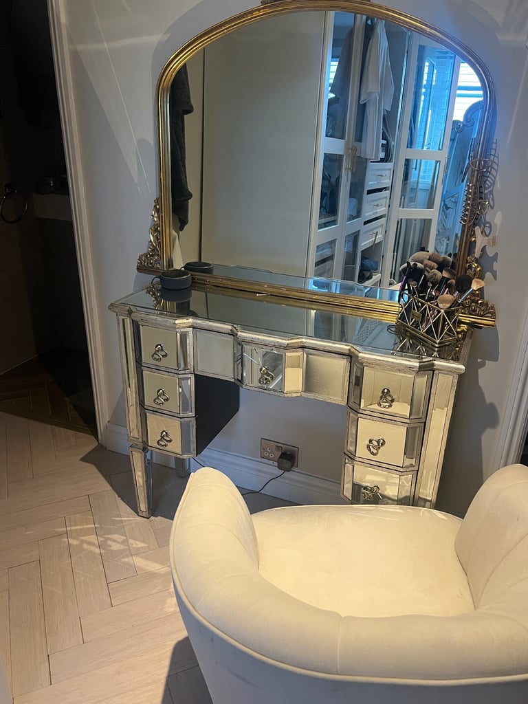 Dressing table, mirror and chair 
