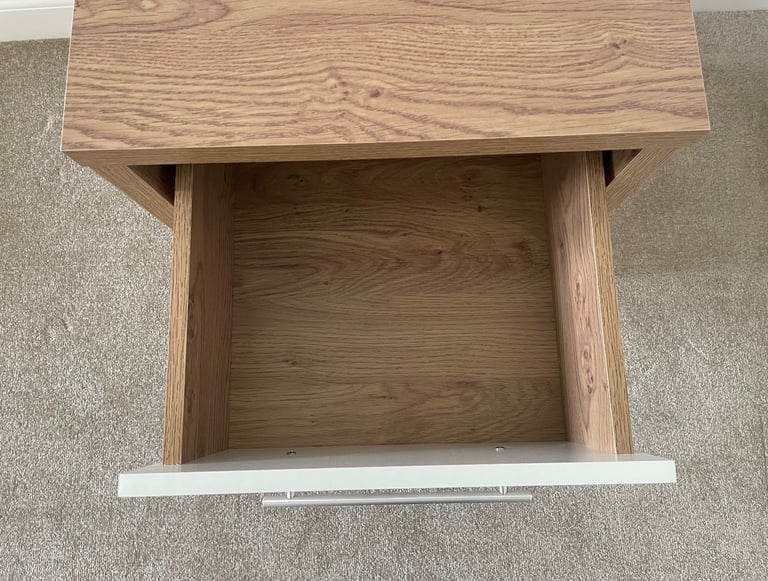 2 Matching Bedside Tables (Brand New)