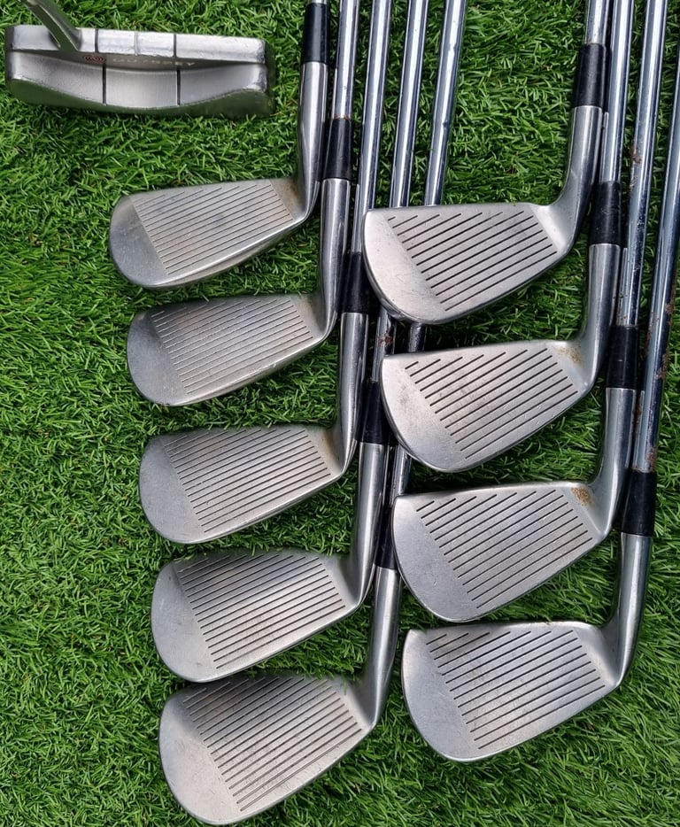 Taylor Made, Mizuno, Odyssey, R320 driver, Fli-Hi hybrid, Odyssey putter, stand-bag & MORE 