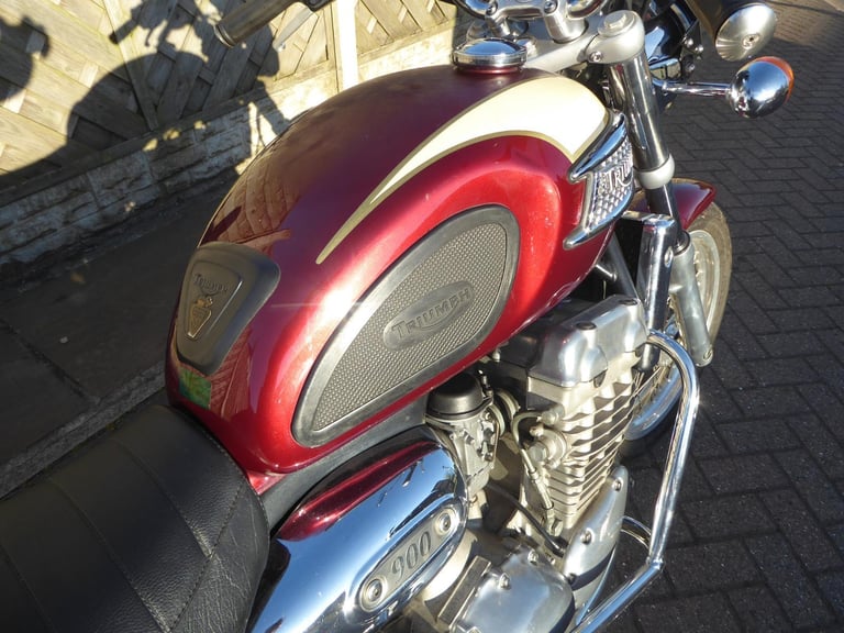 TRIUMPH THUNDERBIRD 900 N REG OWNERS AND SERVICE BOOK VERY CLEAN BIKE