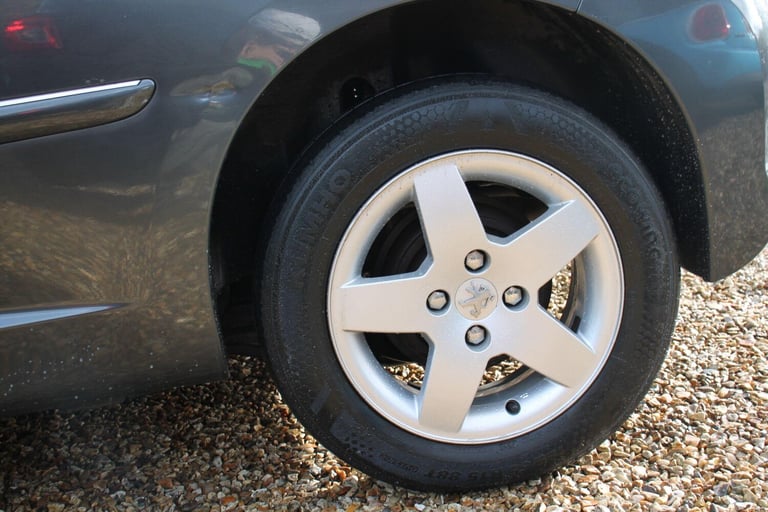 2011 Peugeot 207 1.4 Envy Euro 5 3dr HATCHBACK Petrol Manual