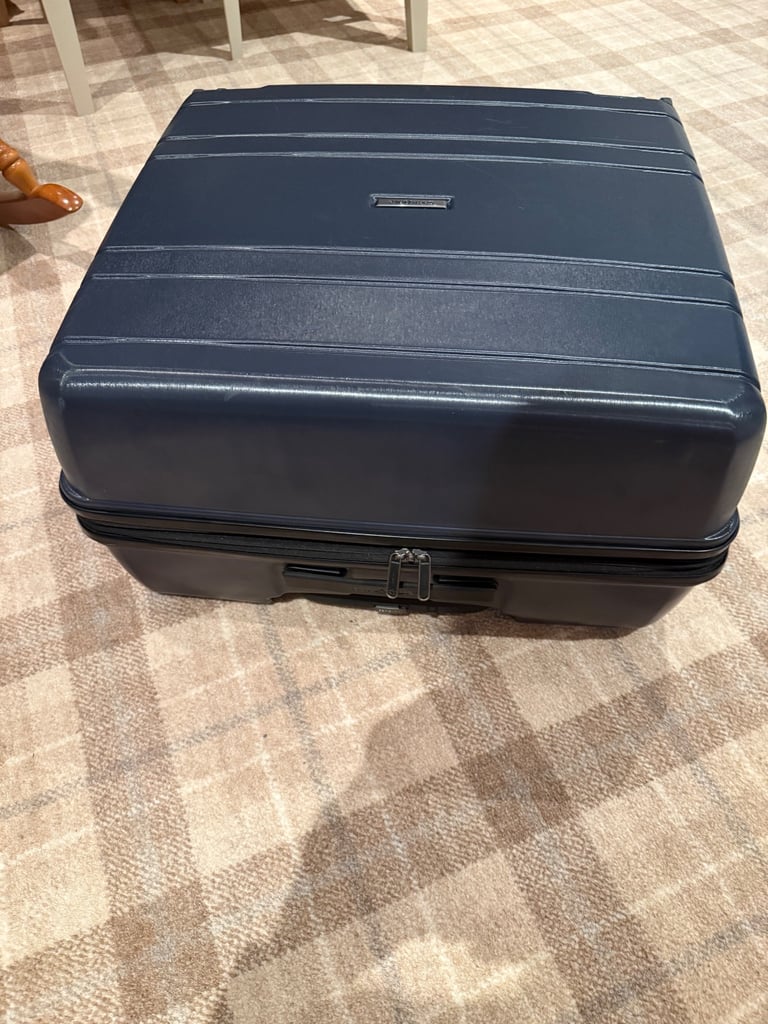 Samsonite Suitcase - Large