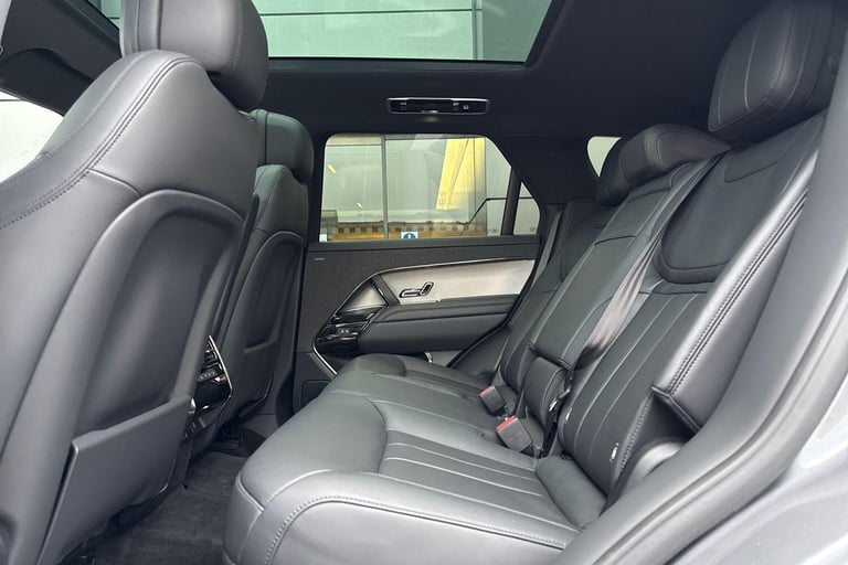 2023 Land Rover Range Rover Sport 3.0 D300 MHEV Dynamic SE SUV 5dr Diesel Auto 4WD Euro 6 (s/s) (...