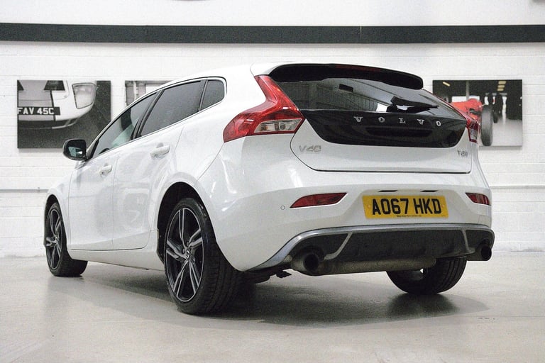 2017 Volvo V40 2.0 T2 R-Design Nav Plus Euro 6 (s/s) 5dr HATCHBACK Petrol Manual