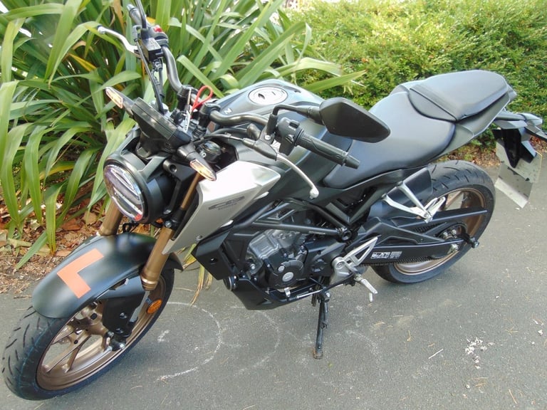 Honda CBF125NA-M CB125 2021 low miles splendid learner naked modern retro bike