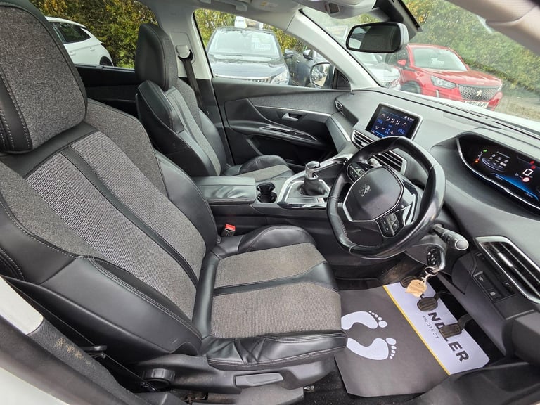 2018 Peugeot 5008 1.2 PureTech Allure Euro 6 (s/s) 5dr Petrol