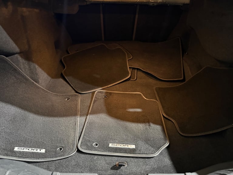 2017 Jaguar XF 2.0d R-Sport Saloon 4dr Diesel Auto AWD Euro 6 (s/s) (240 ps)