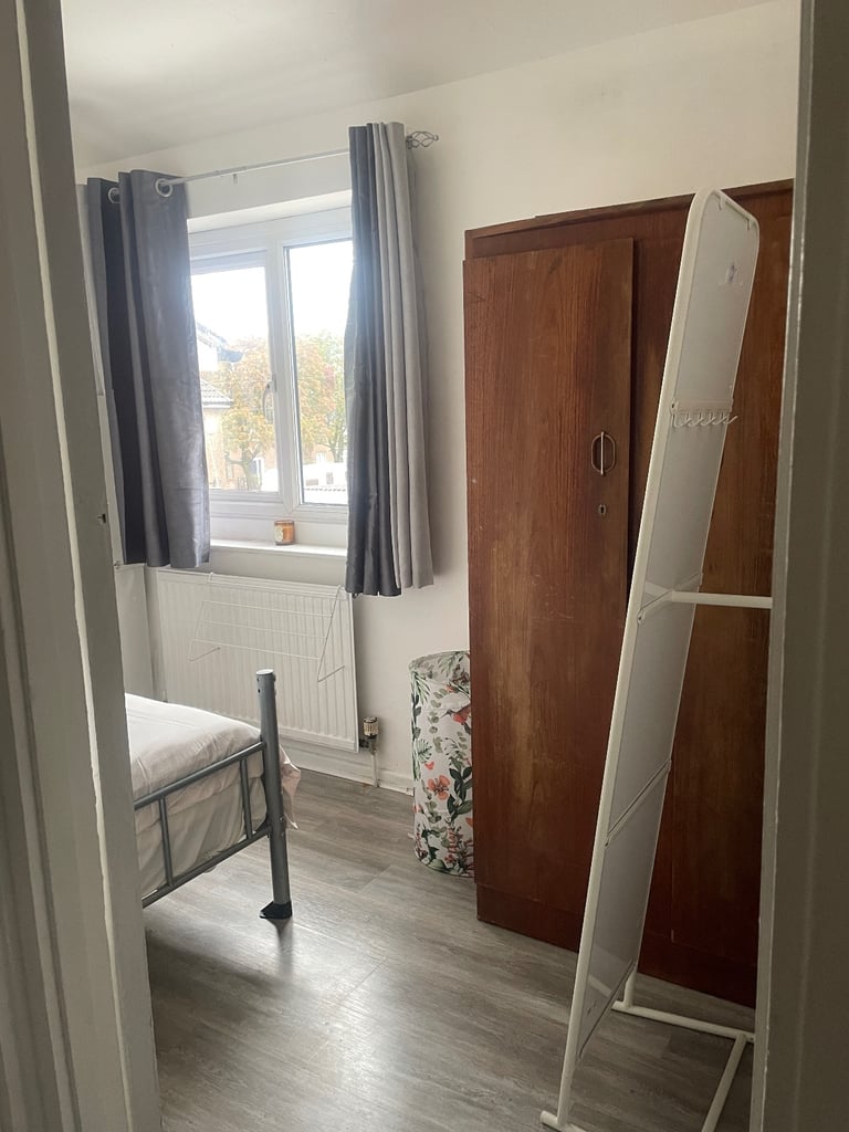 SINGLE ROOM FOR RENT IN WILLENHALL