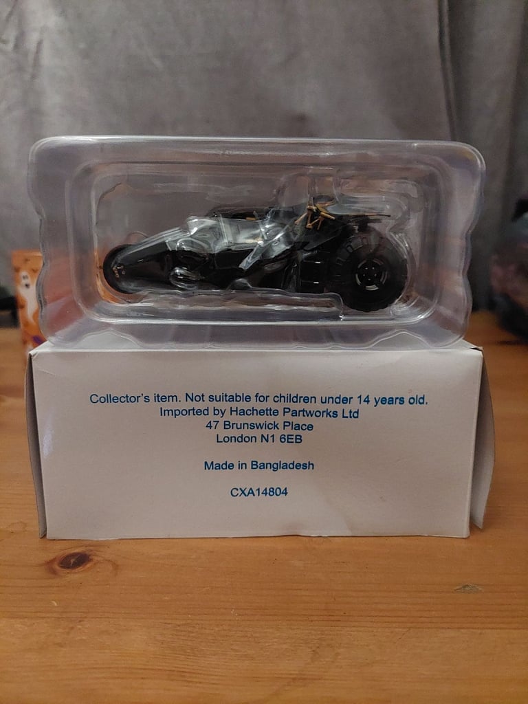 DC Comics Batmobil 1/43 scale diecast model