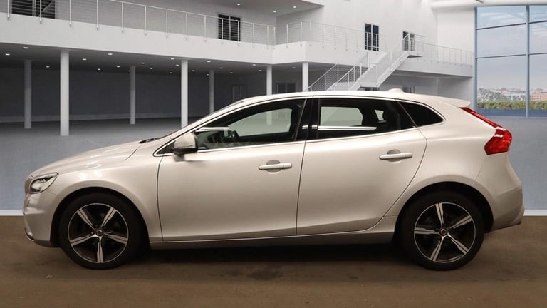 2017 Volvo V40 2.0 D2 R-Design Hatchback 5dr Diesel Manual Euro 6 (s/s) (120 ps) Hatchback Diesel...