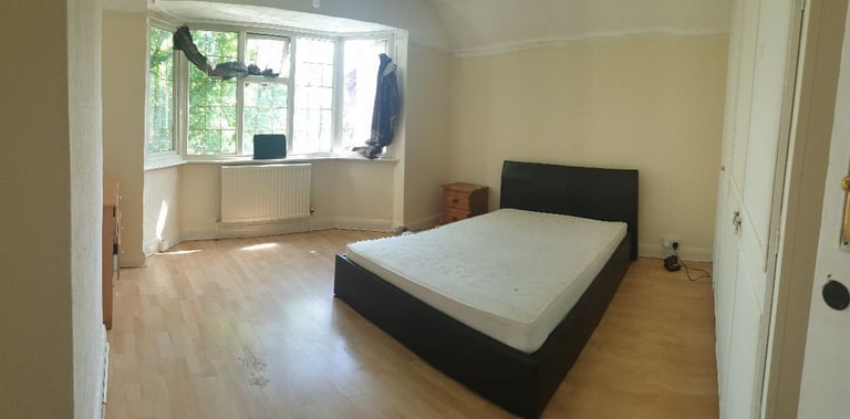 image for Spacious Double Bedroom in Semi-Detached House – New Malden, KT3 – All Bills Included