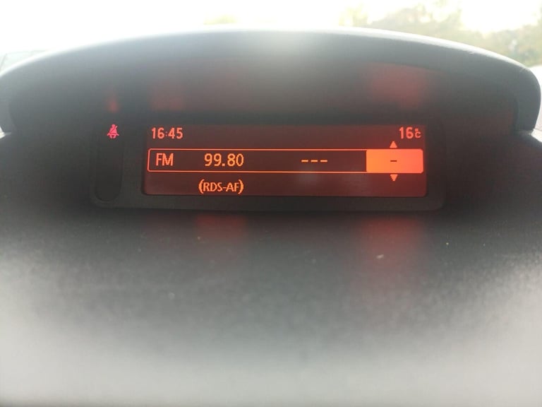 2011 Renault Clio 1.2 16V I-Music 3dr HATCHBACK PETROL Manual