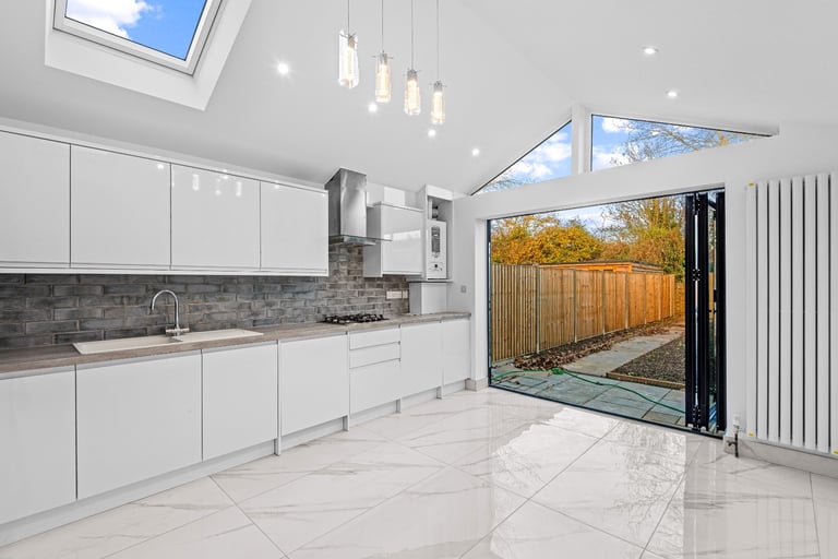 3 Bed 2 Bath 1WC House To Let SL4 ! **OPEN TO COMPANY LET**