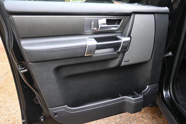 2016 Land Rover Discovery 4 3.0 SD V6 SE Auto 4WD 5dr PANEL VAN Diesel Automatic