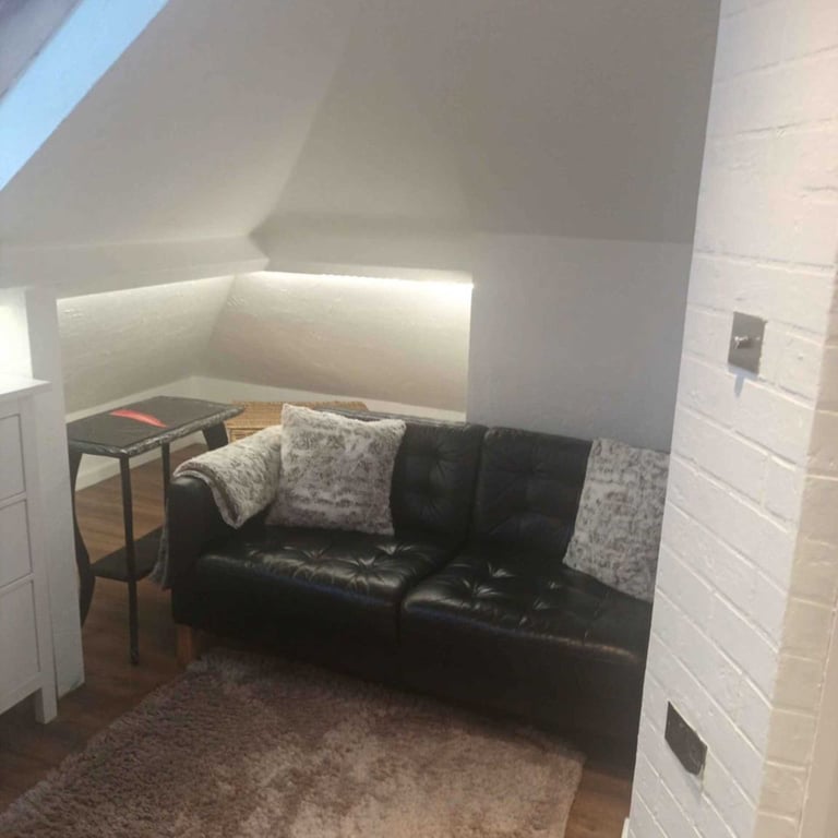 1 bedroom flat in Hathaway Gardens, West Ealing