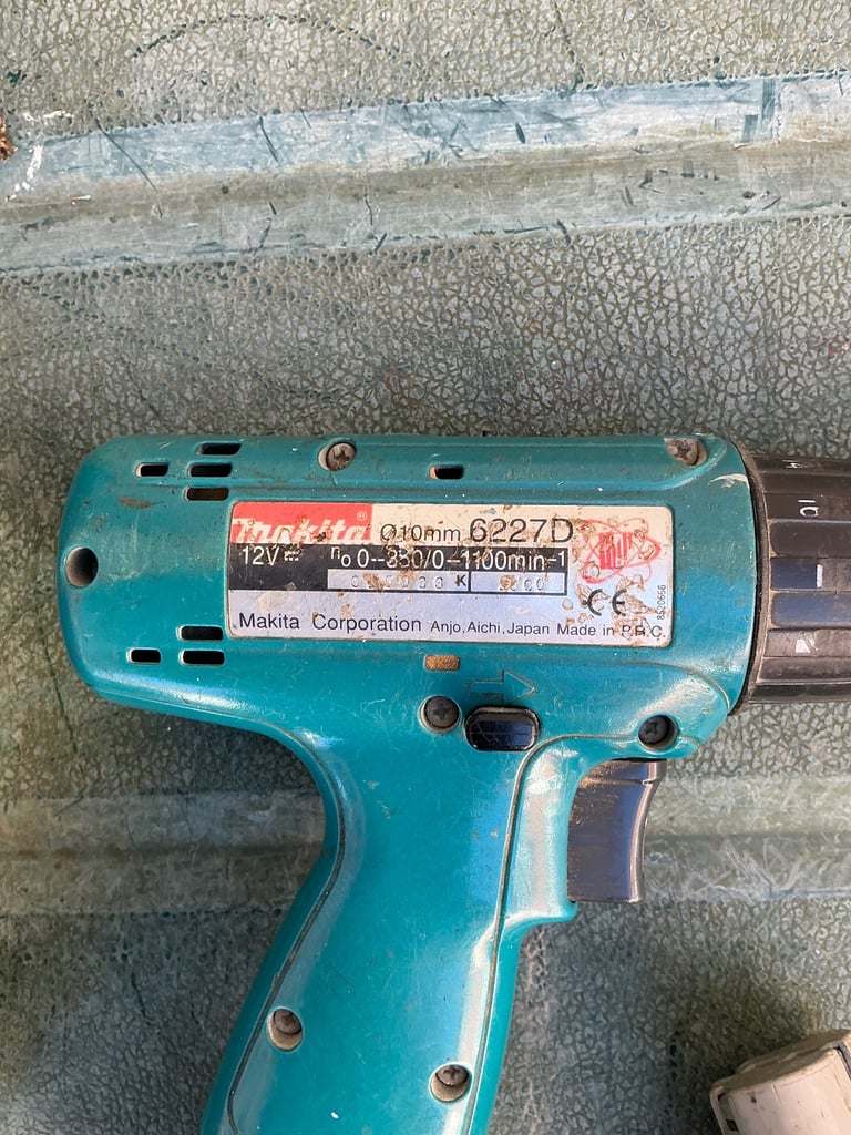 Makita 12v drill model 6227D & carry case & two batteries & charger 