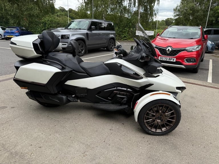 2025 Can-Am Spyder RT Sea to Sky1330cc 6 speed semi auto trike White
