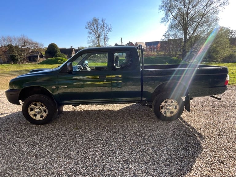 2004 Mitsubishi L200 2.5 TD 4Work Pickup 2dr Diesel Manual 4WD (113 bhp) PICKUP Diesel Manual
