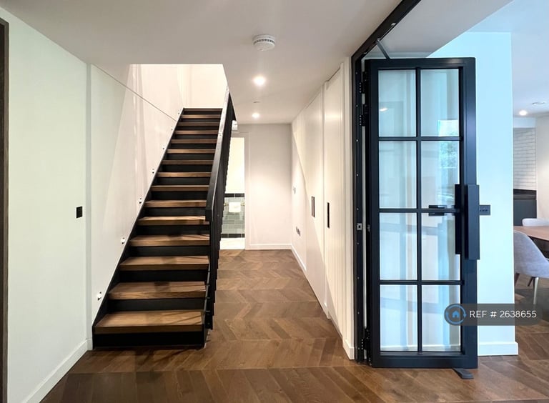 2 bedroom flat in Switch House East Battersea Power Station, London, SW11 (2 bed) (#2638655)