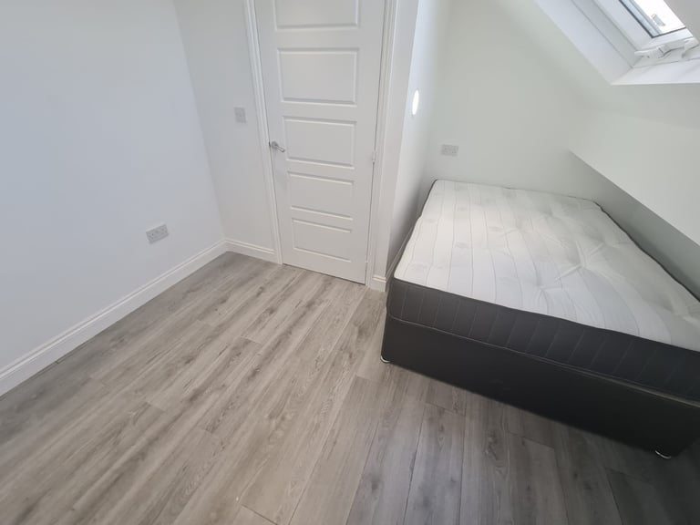 One Bed Avail All Bills Included-Old Trafford