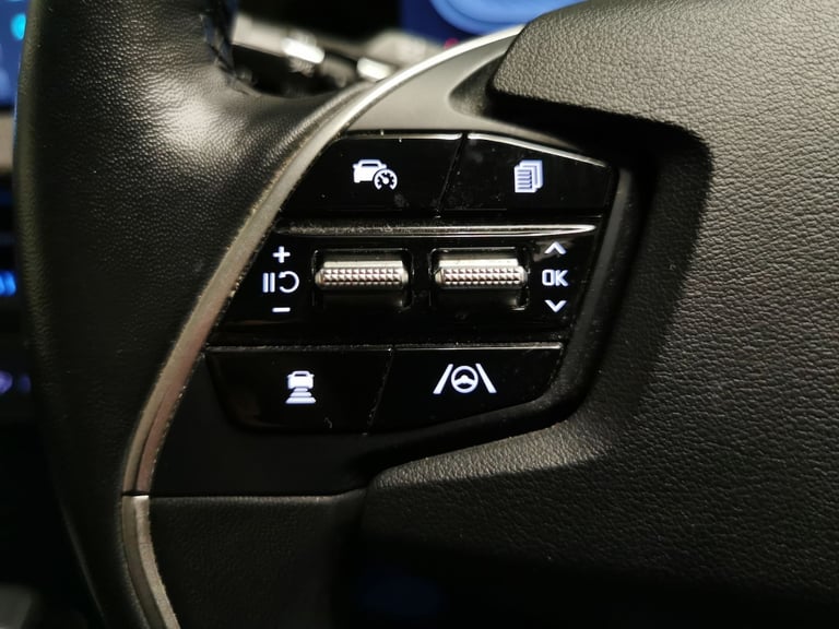 2022 Kia EV6 77.4kWh Air Hatchback 5dr Electric Auto (225 bhp) - HEATED STEERING - LANE  Hatchbac...