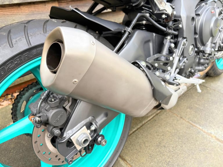 2023 / 73 Yamaha MT10 £10000 Grey 5978 miles.