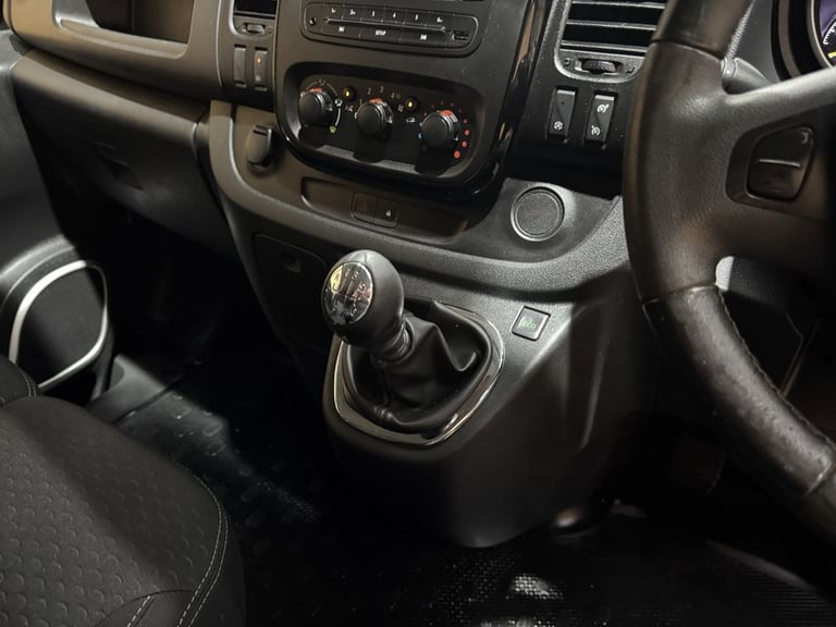 2016 Vauxhall Vivaro 1.6 CDTi 2900 BiTurbo ecoFLEX Sportive Crew Van Double Cab 5dr Diesel Manua ...