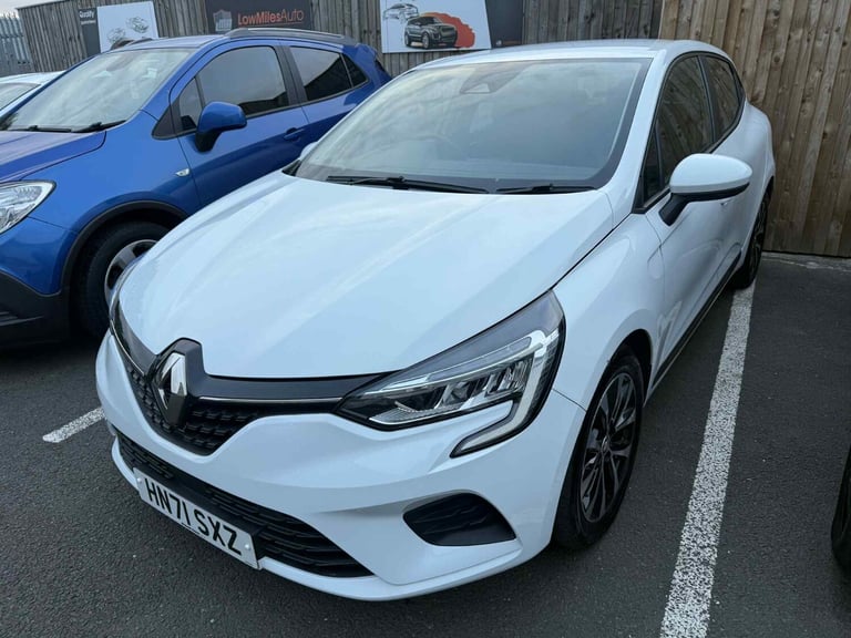 image for 2021 Renault Clio 1.0 TCe 90 Iconic 5dr HATCHBACK Petrol Manual