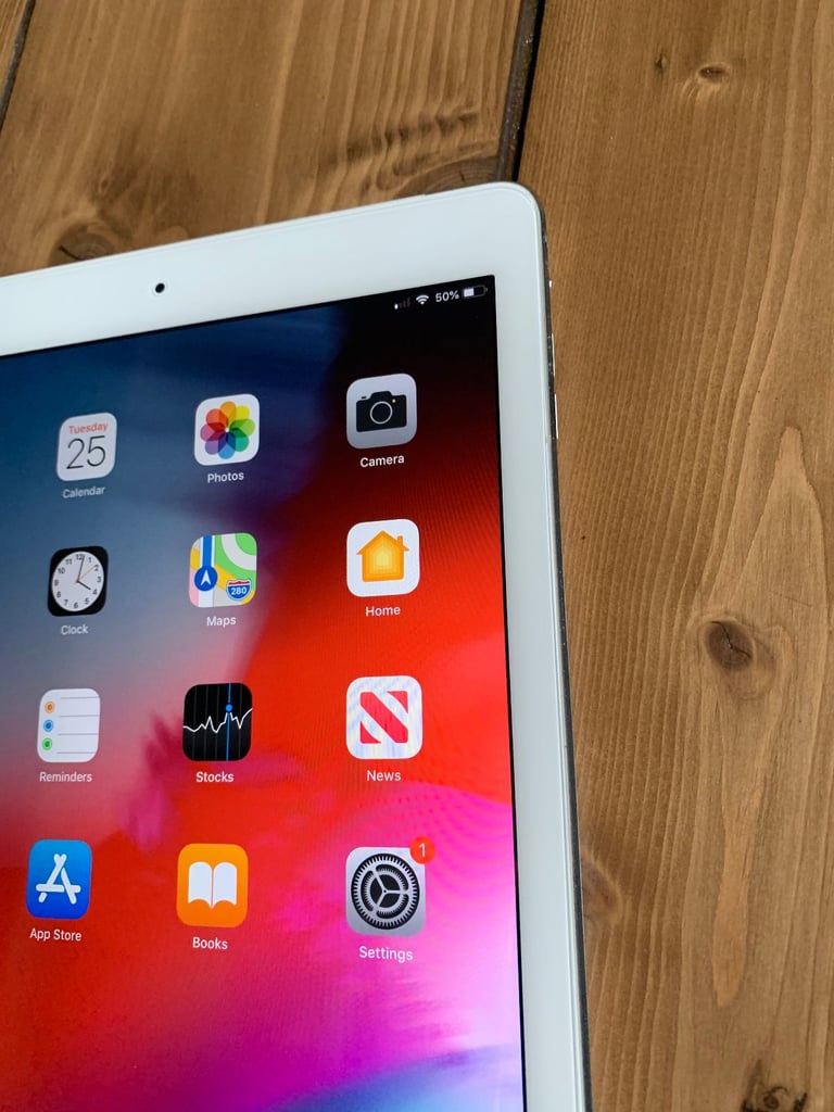 APPLE IPAD AIR 2 WIFI CELLULAR IOS15 - FREE new charger - Great condition - can deliver