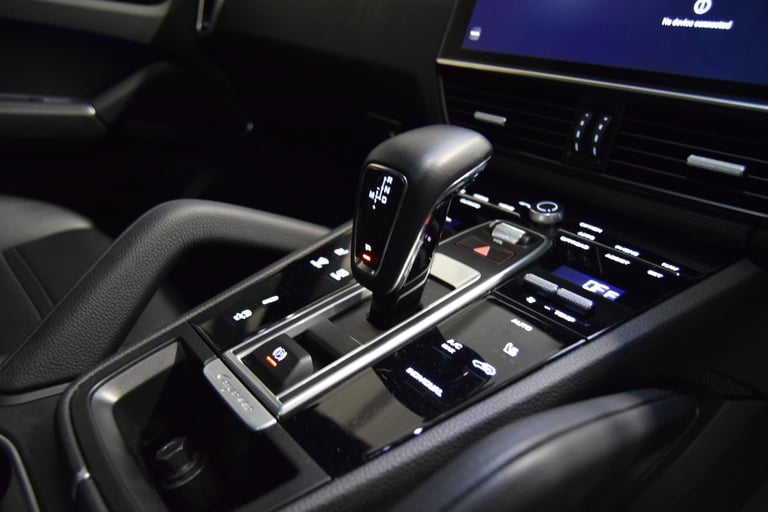 PORSCHE CAYENNE 3.0 V6 E-Hybrid 17.9kWh Platinum Edition 2022