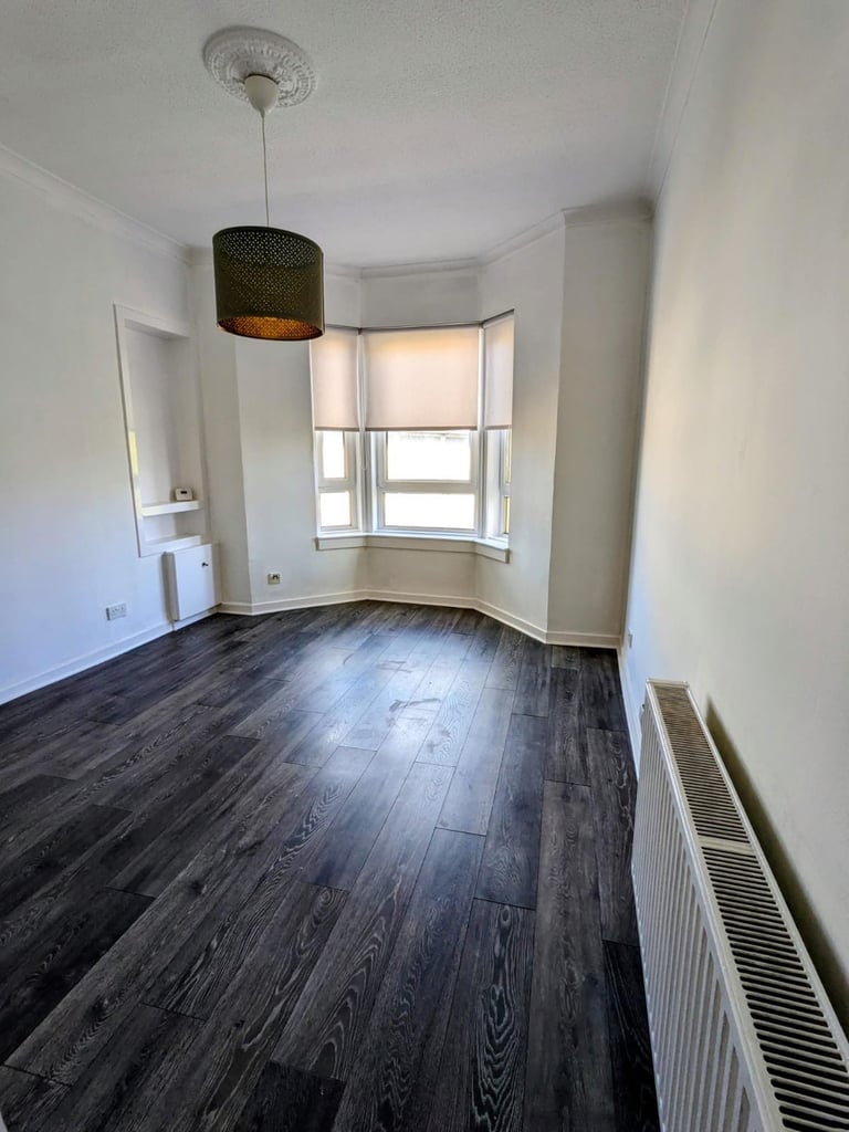 Newly renovated 2 Bedroom, Top floor flat, Paisley