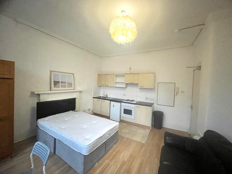 1 bedroom flat in Kelvin Drive, West End, Glasgow, G20 8QN