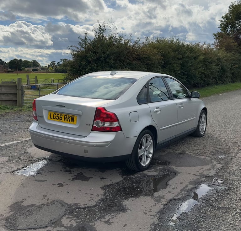 Volvo, S40, Saloon, 2006, 12 months MOT, Semi-Auto, 2435 (cc), 4 doors