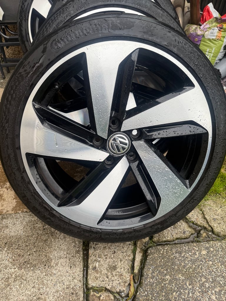 Genuine Volkswagen Golf GTI alloys and tyres