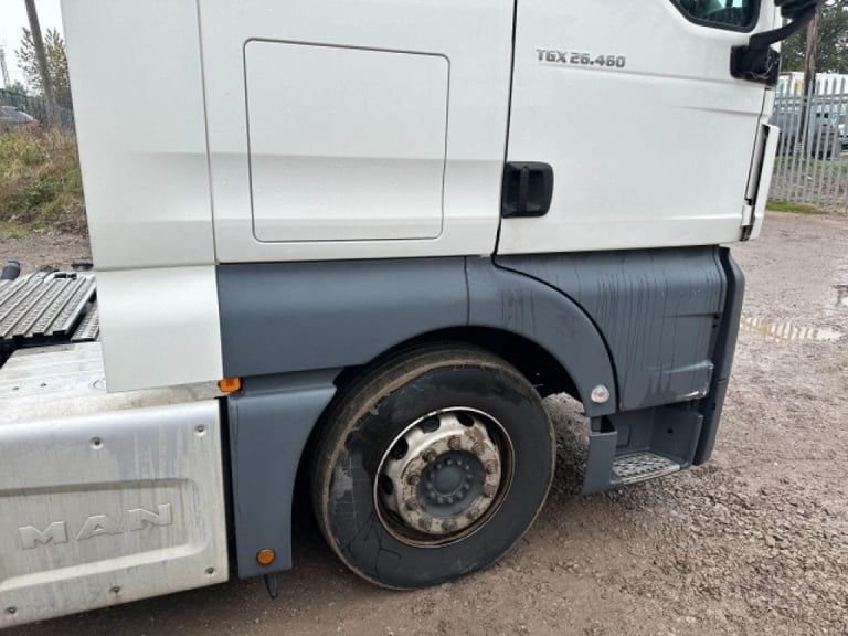 MAN TGX 26.460 6x2 MID LIFT SLEEPER CAB TRACTOR UNIT