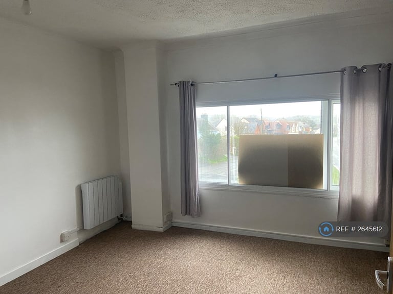 2 bedroom flat in Ivydene, Whitland, SA34 (2 bed) (#2645612)