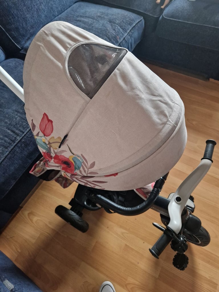 Almost New Girls’ Trike – Barely Used! £70 ono