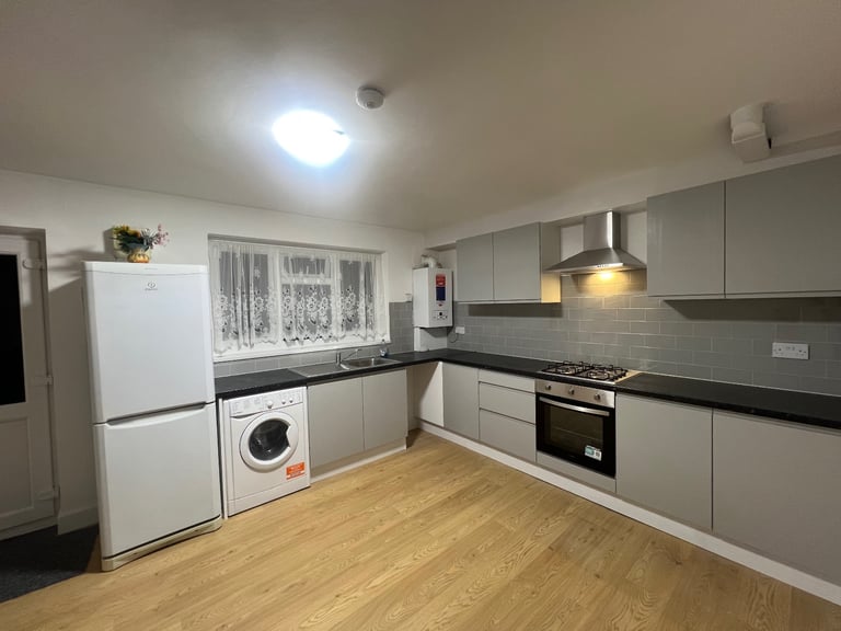 4 bed | IG3 8LB | £2400 | DSS Accepted