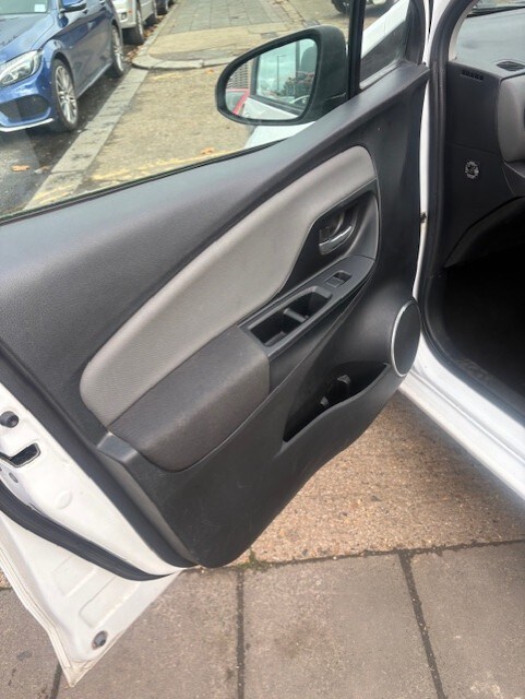 2015 Toyota Yaris 1.5 VVT-h Icon Hatchback 5dr Petrol Hybrid E-CVT Euro 6 (101