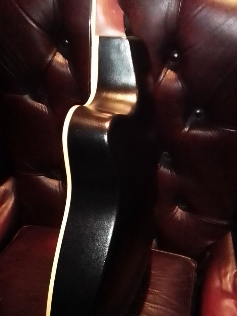 TANGLEWOOD SLIM BODY E/ACOUSTIC IN ORANGEBURST NEW SET UP STRINGS FREE CASE EX COND.