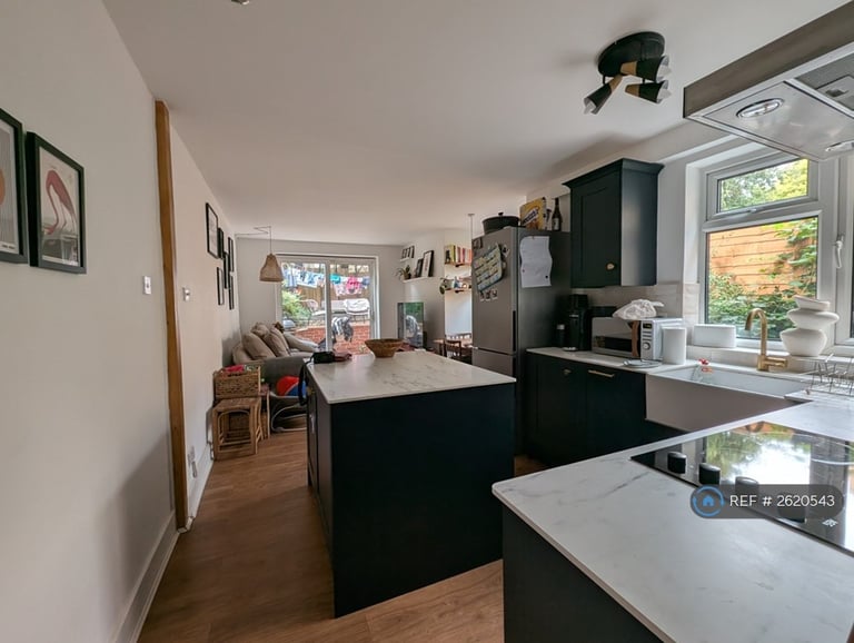 1 bedroom flat in Birkbeck Road, London, W3 (1 bed) (#2620543)