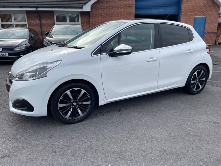 2018 Peugeot 208 1.2 PureTech Allure Premium 5dr HATCHBACK PETROL Manual