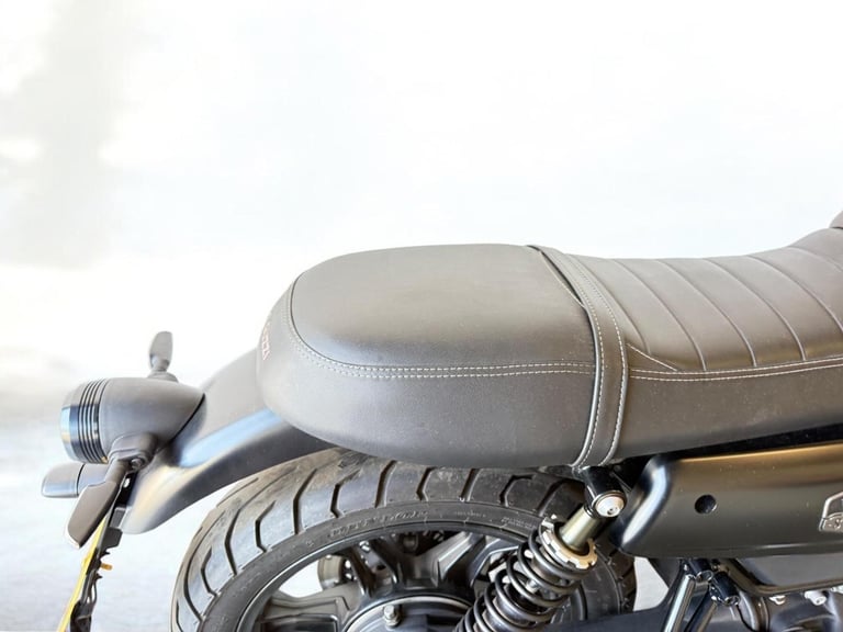 2020 Moto Guzzi V7 744 III Stone Night Pack Euro 4