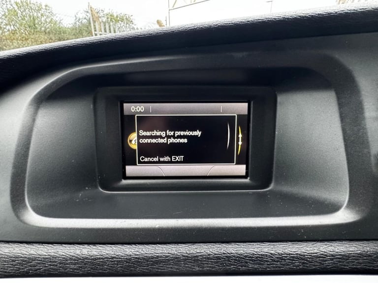 2015 15 VOLVO V40 1.6 D2 R-DESIGN LUX HATCHBACK 5DR DIESEL MANUAL EURO 5 (S/S) (