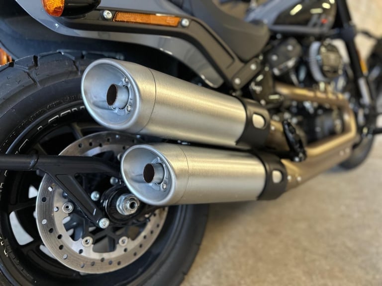 STUNNING ONE OWNER 2023/23 HARLEY-DAVIDSON FXFBS FAT BOB 114 MOTORCYCLE 