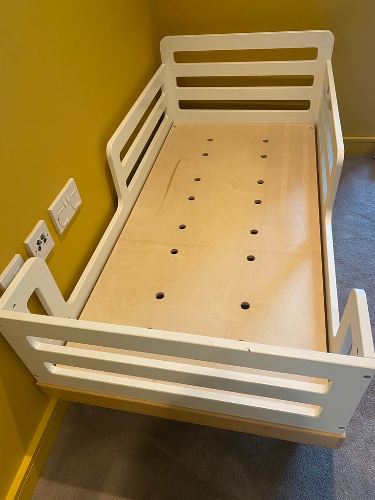 Oeuf NYC classic cot and toddler bed conversion 