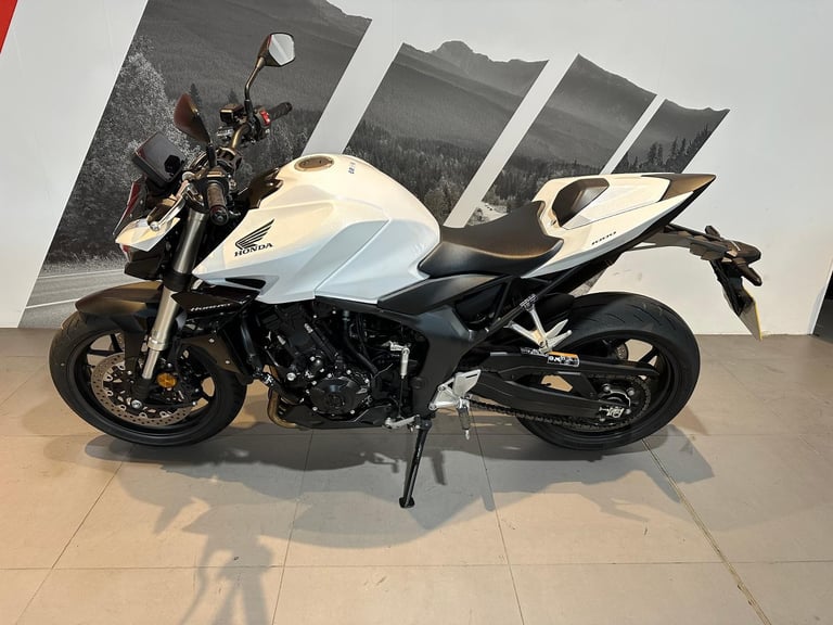 Honda CB 1000 Hornet 2025 with only 1075 miles + extra's 