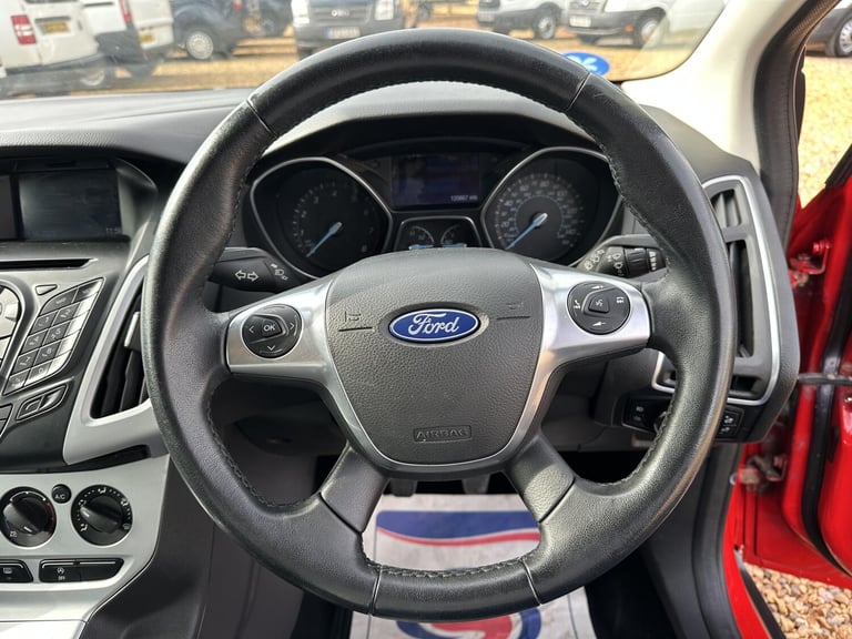 2014 Ford Focus 1.0T EcoBoost Zetec Navigator Hatchback 5dr Petrol Manual Euro 5 (s/s) (125 Hatch...